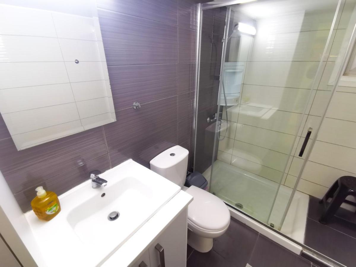 Beach-A-Holic Apartment, 2 Min Distance From Larnaca Marina Exterior photo