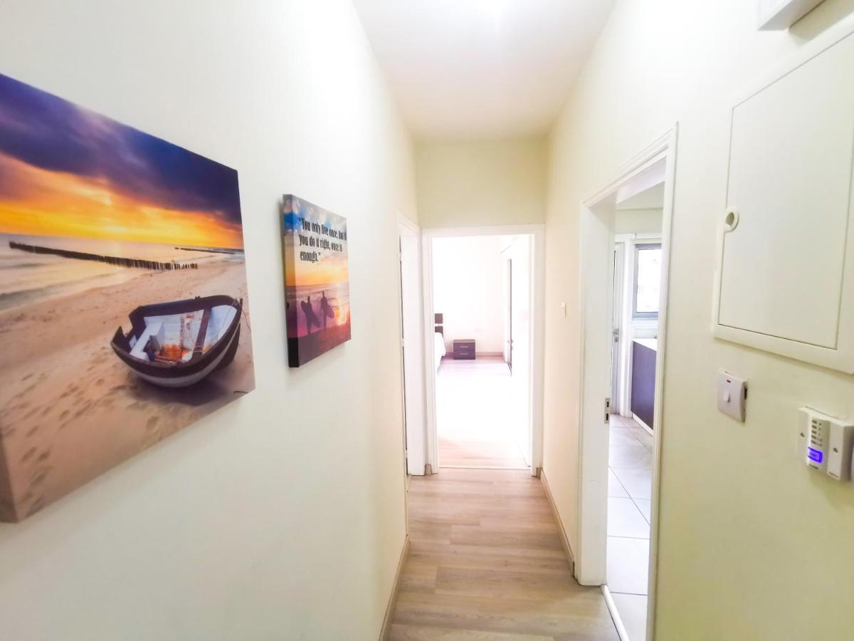 Beach-A-Holic Apartment, 2 Min Distance From Larnaca Marina Exterior photo