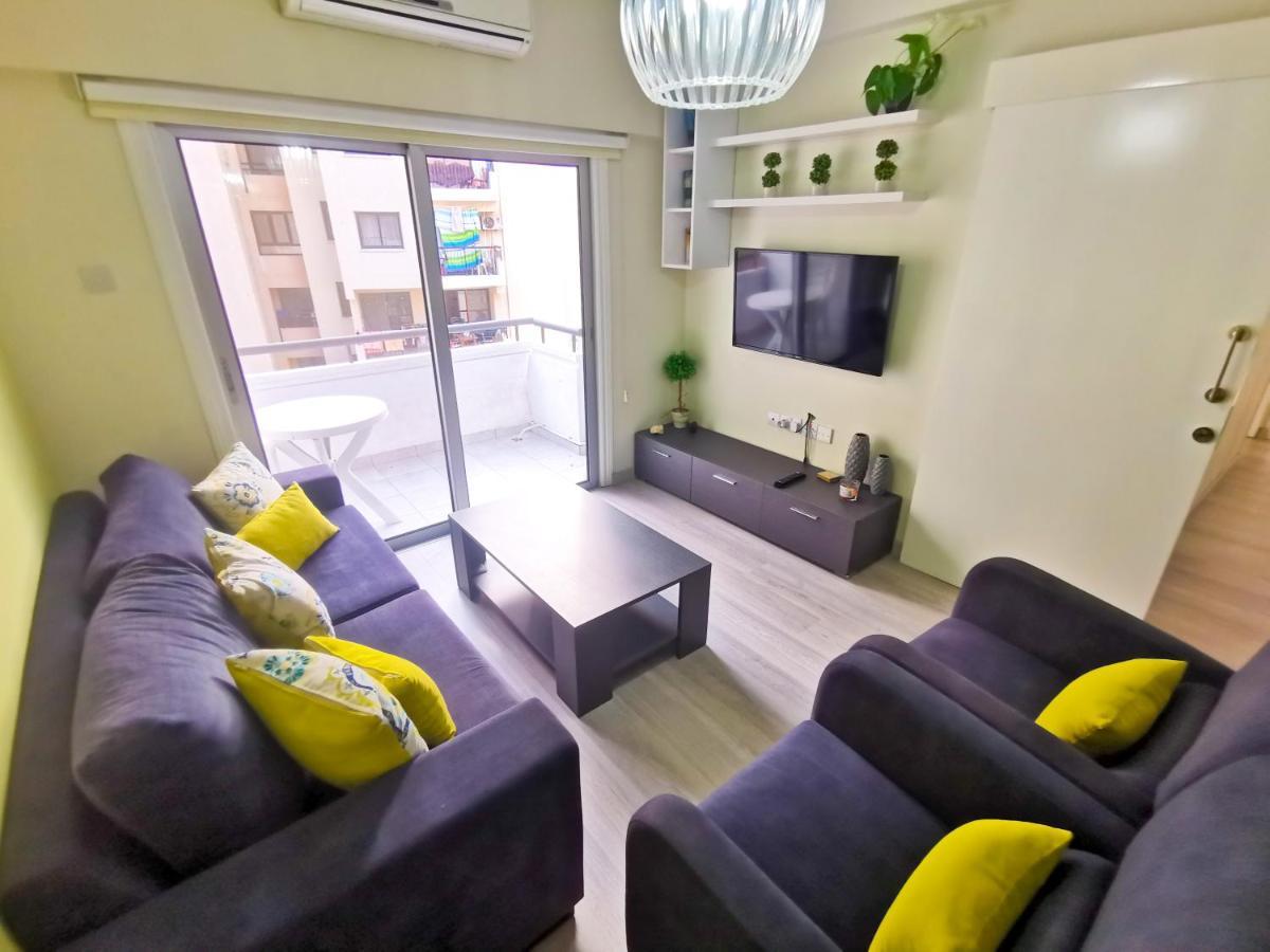 Beach-A-Holic Apartment, 2 Min Distance From Larnaca Marina Exterior photo